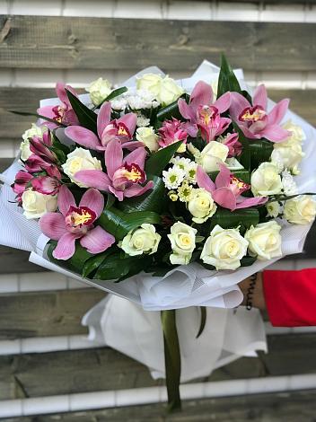 Букет цветов из: Розы и Хризантемы в Наро-Фоминске