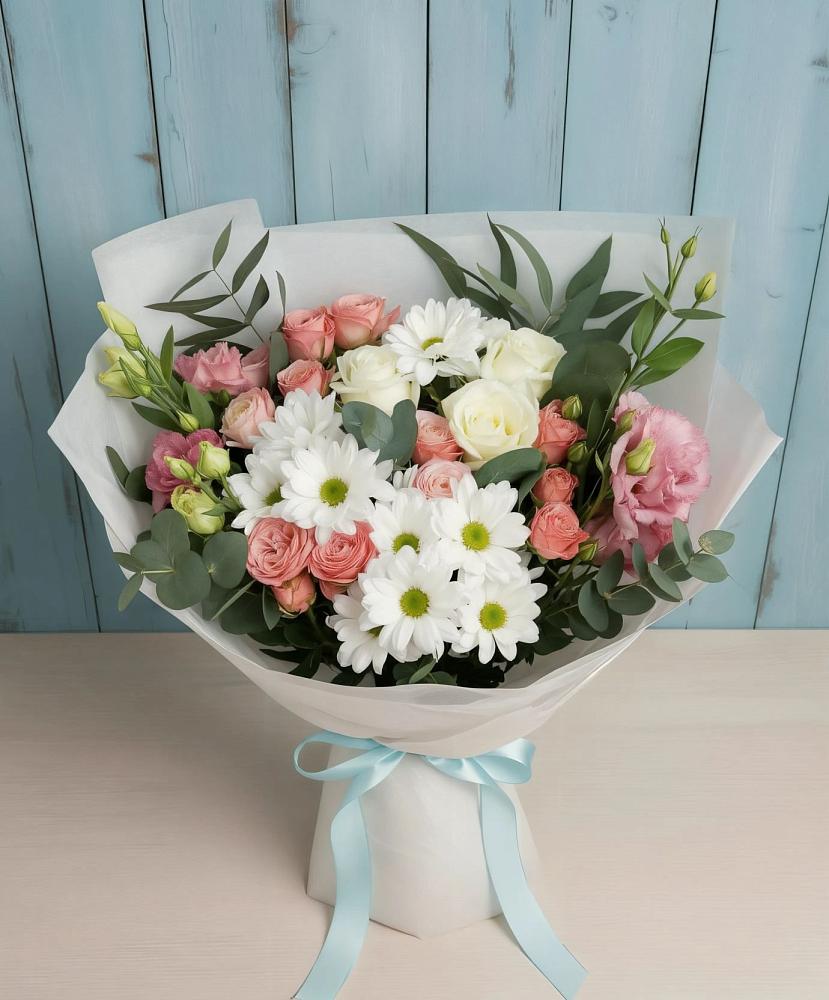 Букет цветов из: Розы, Лизиантусы и Хризантемы в Наро-Фоминске