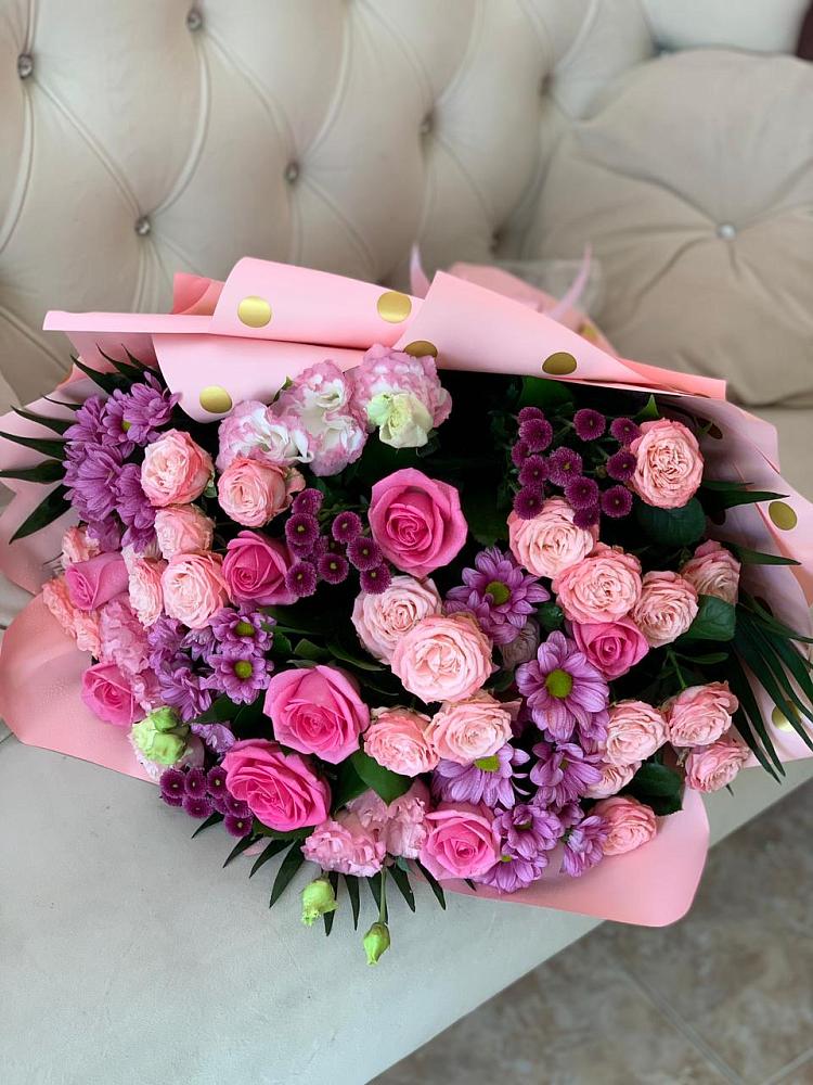 Букет цветов из: Хризантемы, Розы и Лизиантусы в Наро-Фоминске