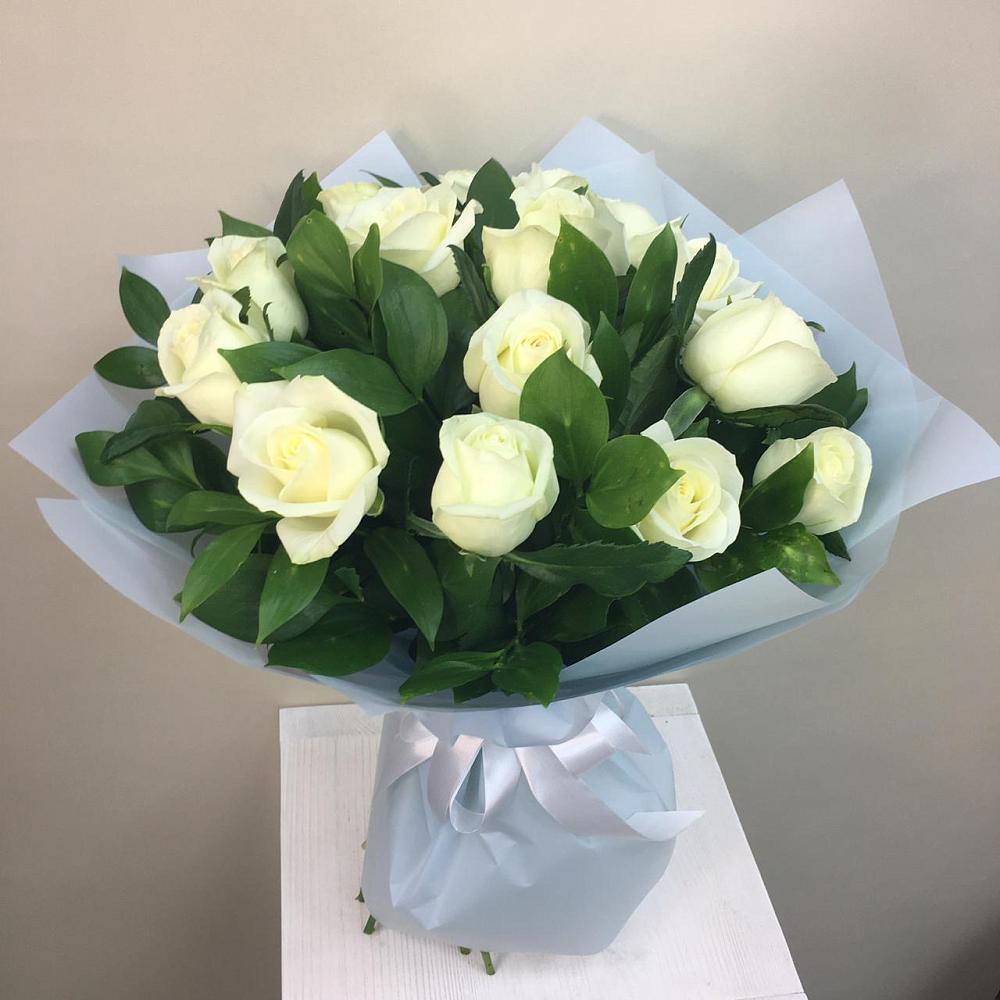 Букет 15 Белых роз Проуд в Наро-Фоминске