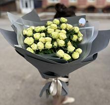 Букет Белые кустовые розы Солинеро в Наро-Фоминске