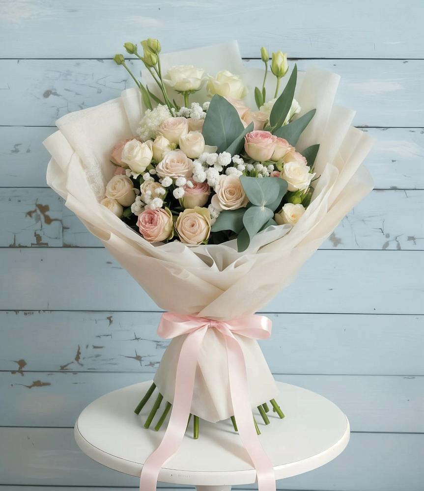 Букет цветов из: Розы и Лизиантусы в Наро-Фоминске