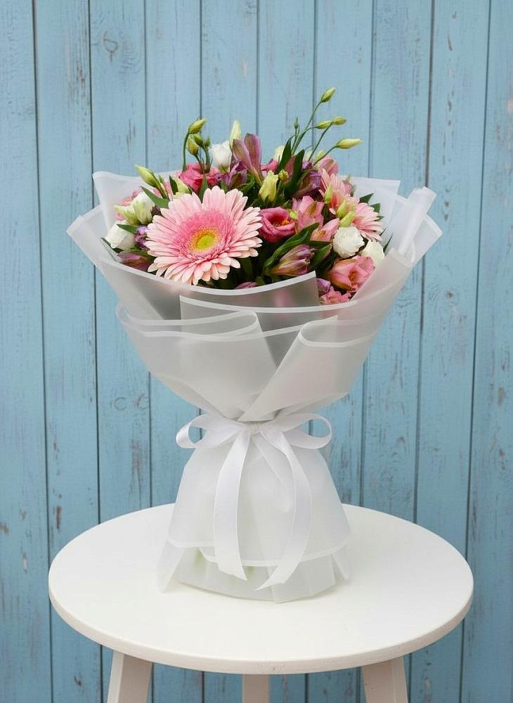 Букет цветов из: Герберы, Альстромерии и Лизиантусы в Наро-Фоминске