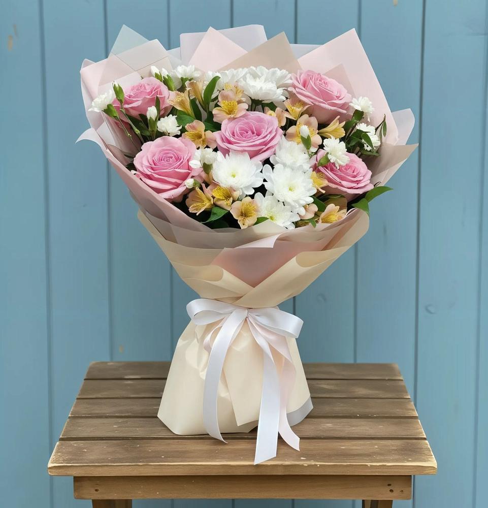 Букет цветов из: Гвоздики, Орхидеи и Розы в Наро-Фоминске