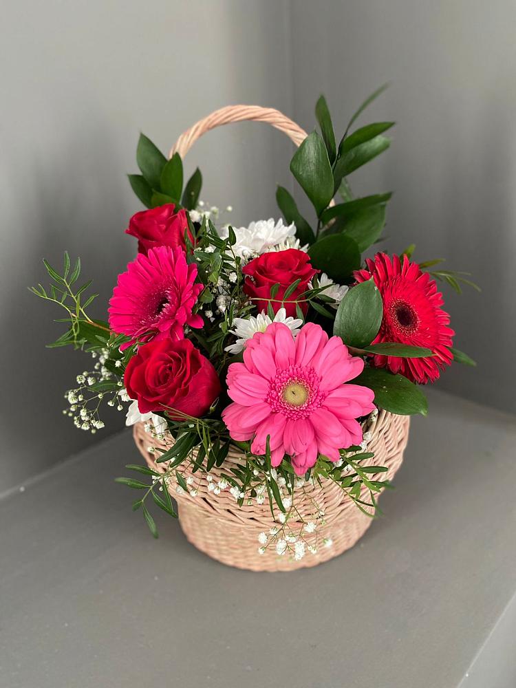 Цветочная композиция из Розы, Хризантемы и Герберы в корзине в Наро-Фоминске