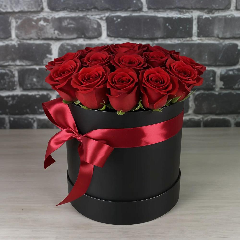 Цветочная композиция из Розы в шляпной коробке в Наро-Фоминске