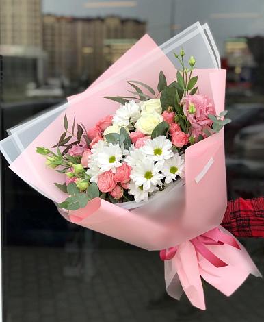 Букет цветов из: Розы, Лизиантусы и Хризантемы в Наро-Фоминске