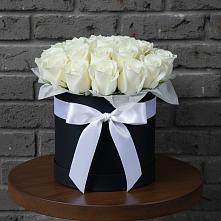 Цветочная композиция из Розы в шляпной коробке в Наро-Фоминске