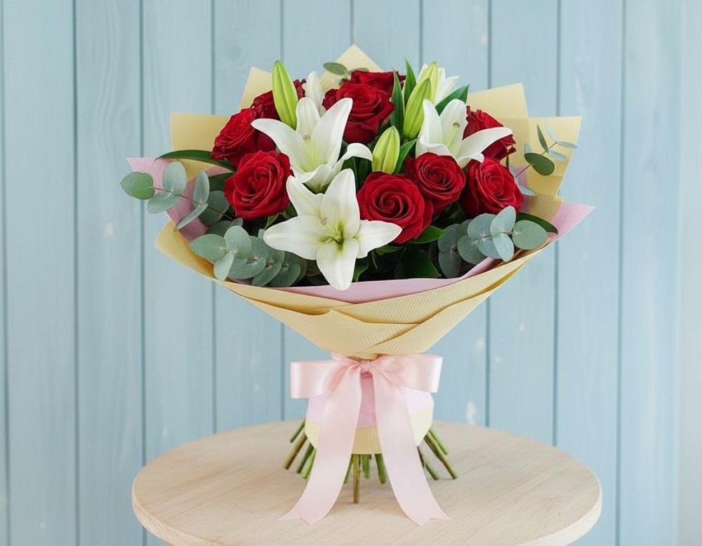 Букет цветов из: Лилии и Розы в Наро-Фоминске